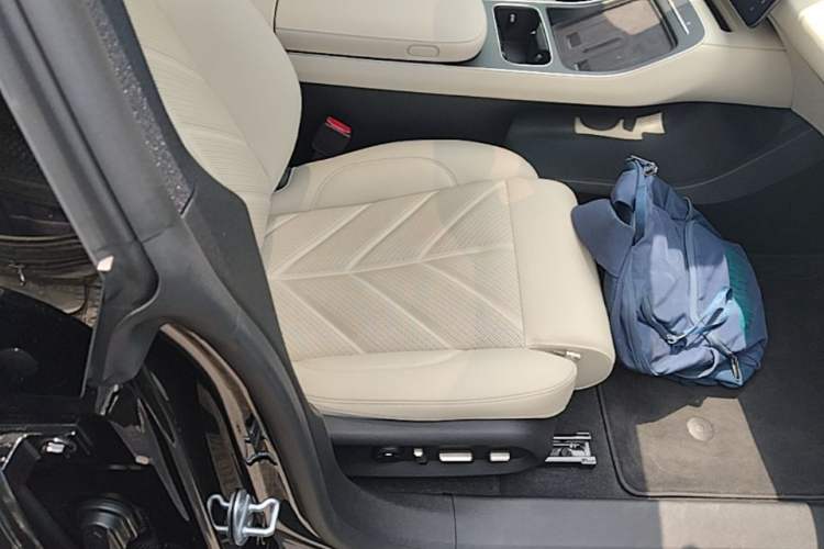 Used Nio ET5T 2025 75 kWh Touring Right Front Seat
