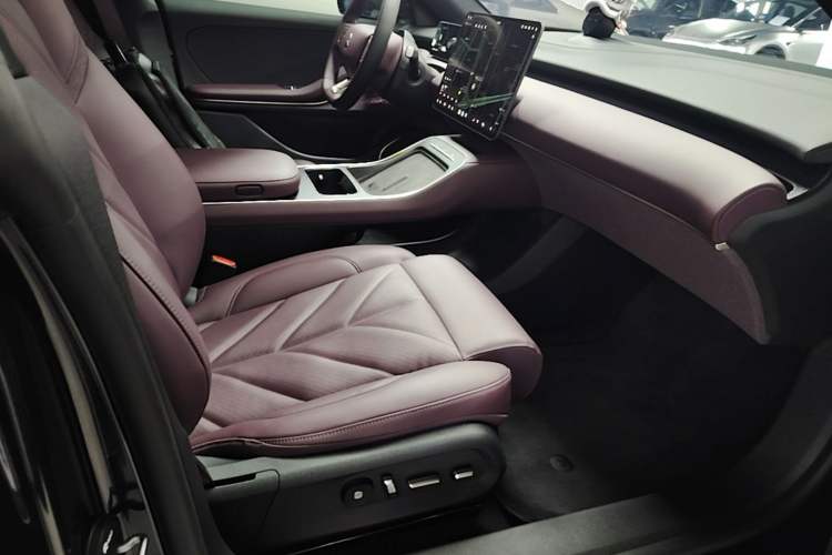 Used Nio ET5T 2025 75 kWh Touring Right Front Seat