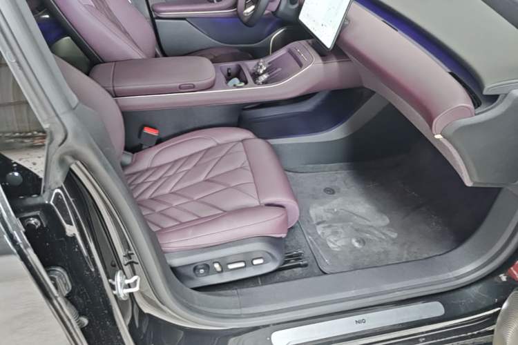 Used Nio ET5T 2025 75 kWh Touring Right Front Seat