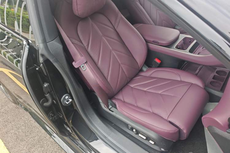 Used Nio ET5T 2025 100kWh Touring Right Front Seat