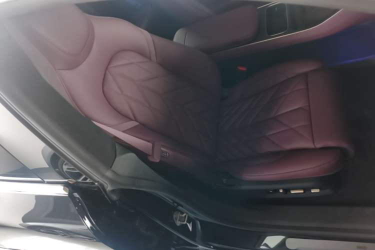 Used Nio ET5T 2025 75 kWh Touring Right Front Seat