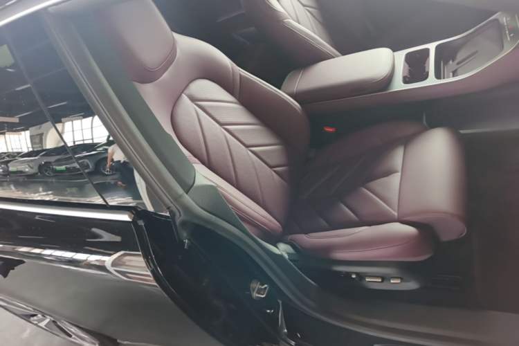 Used Nio ET5T 2025 75 kWh Touring Right Front Seat