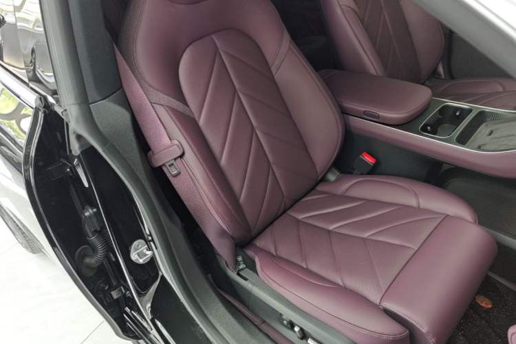 Used Nio ET5T 2025 75 kWh Touring Right Front Seat