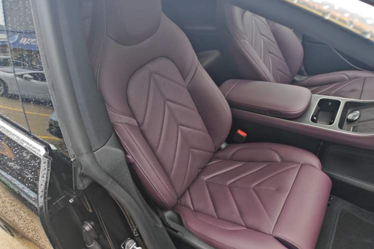 Used Nio ET5T 2025 75 kWh Touring Right Front Seat