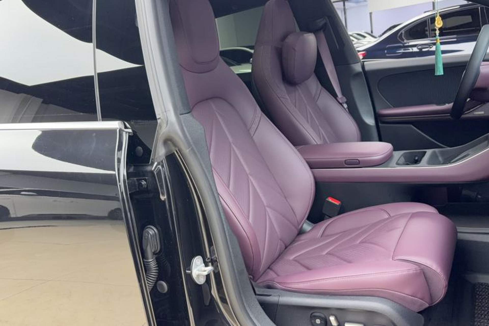 Used Nio ET5T 2025 75 kWh Touring Right Front Seat
