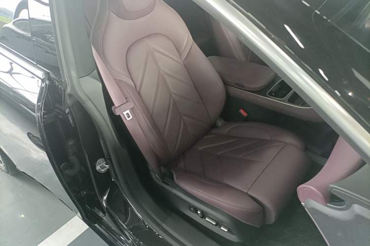 Used Nio ET5T 2025 75 kWh Touring Right Front Seat