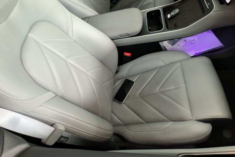 Used Nio ET5T 2025 75 kWh Touring Right Front Seat