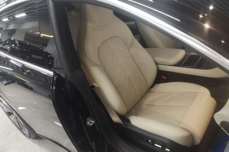Used Nio ET5T 2025 75 kWh Touring Right Front Seat