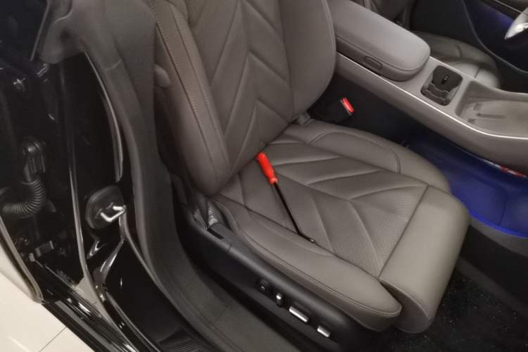 Used Nio ET5T 2025 75 kWh Touring Right Front Seat