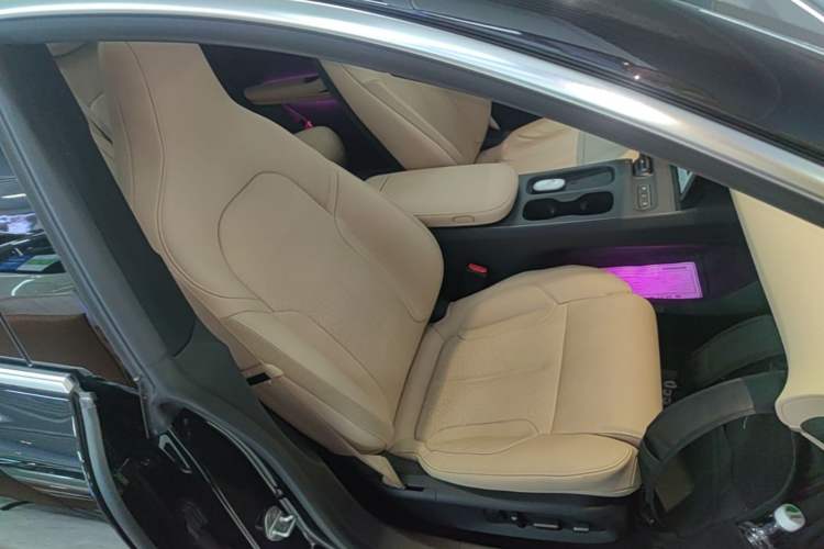 Used Nio ET5T 2025 75 kWh Touring Right Front Seat