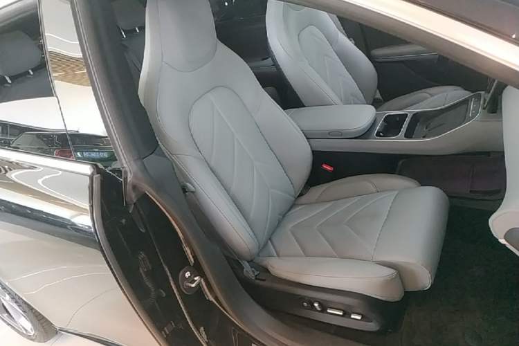 Used Nio ET5T 2025 75 kWh Touring Right Front Seat