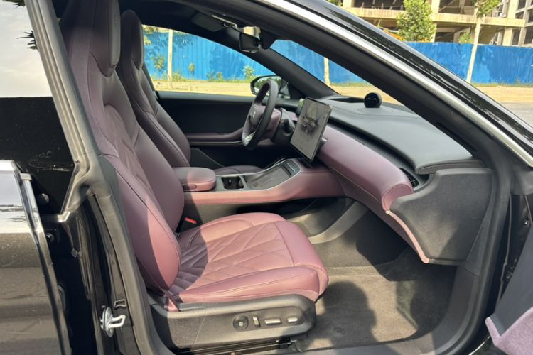 Used Nio ET5T 2025 75 kWh Touring Right Front Seat
