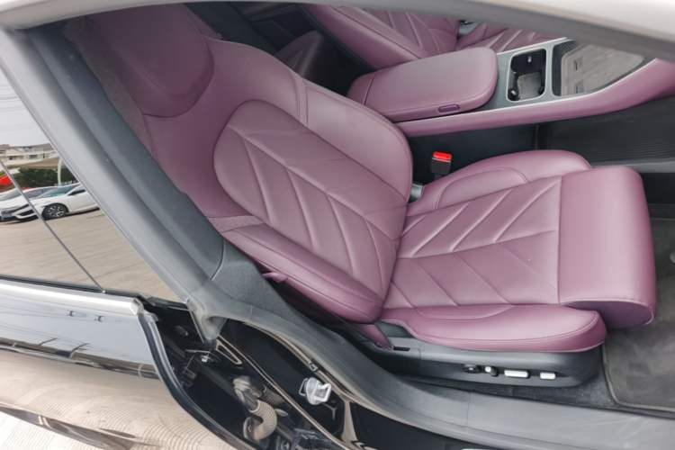 Used Nio ET5T 2025 75 kWh Touring Right Front Seat