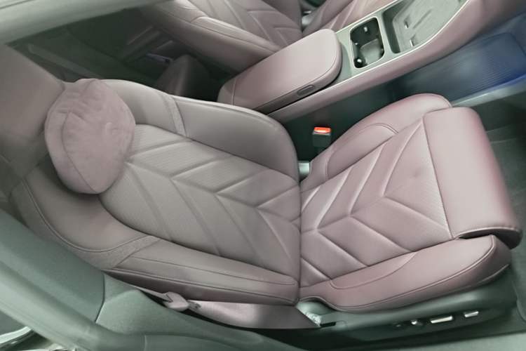 Used Nio ET5T 2025 75 kWh Touring Right Front Seat