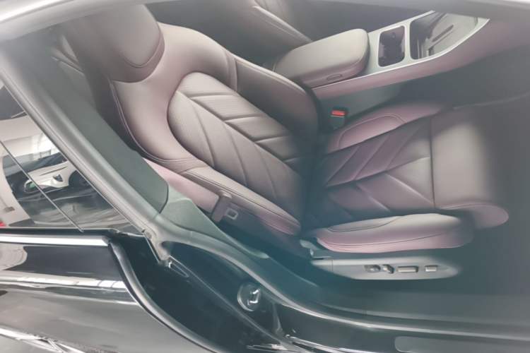 Used Nio ET5T 2025 75 kWh Touring Right Front Seat