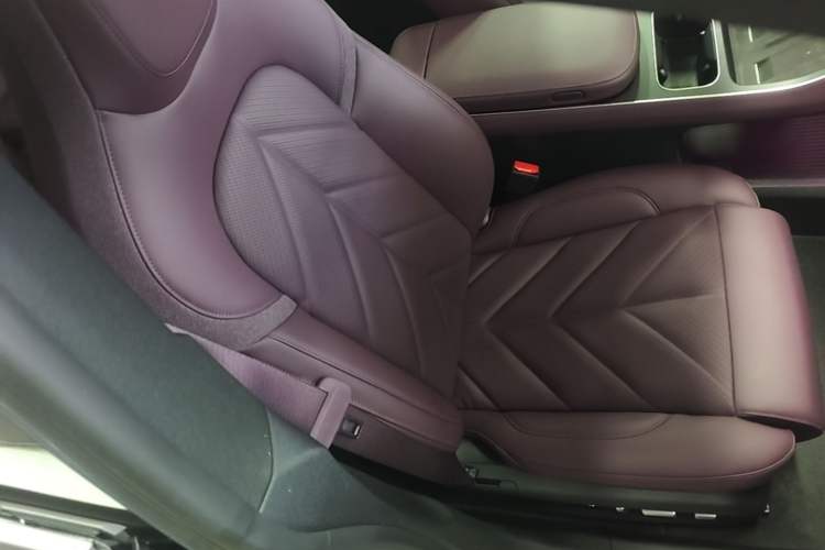 Used Nio ET5T 2025 75 kWh Touring Right Front Seat