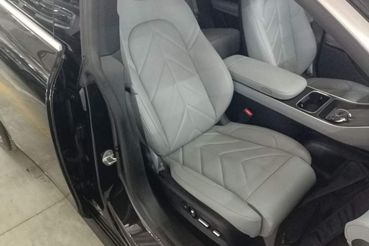 Used Nio ET5T 2025 75 kWh Touring Right Front Seat