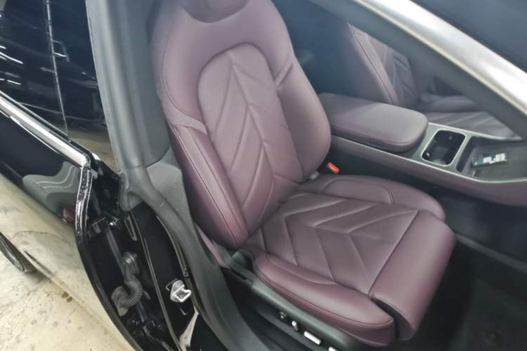 Used Nio ET5T 2025 75 kWh Touring Right Front Seat