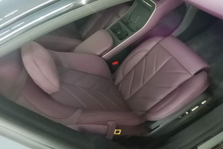 Used Nio ET5T 2025 75 kWh Touring Right Front Seat