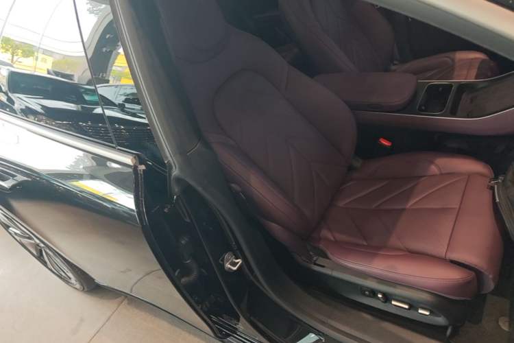 Used Nio ET5T 2025 75 kWh Touring Right Front Seat