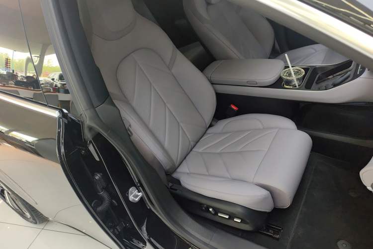 Used Nio ET5T 2025 75 kWh Touring Right Front Seat