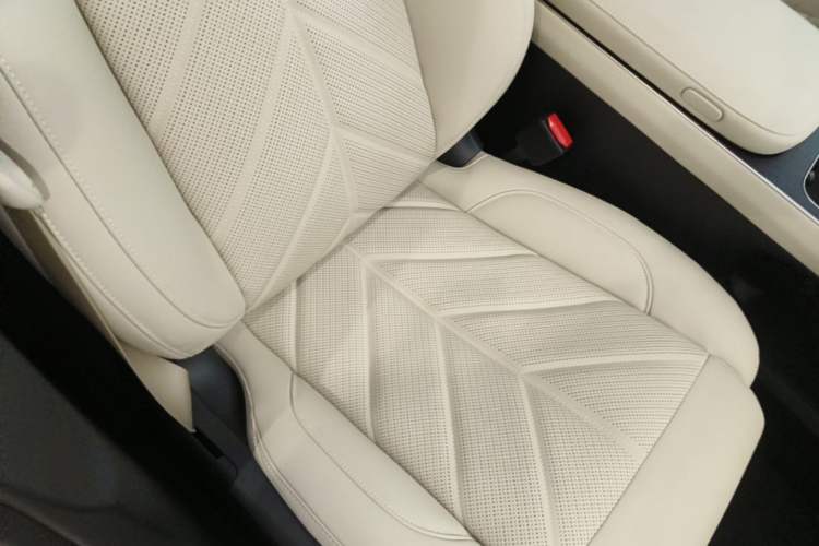 Used Nio ET5T 2025 75 kWh Touring Right Front Seat
