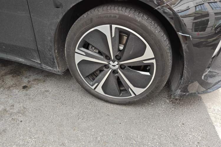 Used Nio ET5T 2025 75 kWh Touring Right Front Wheel Hub
