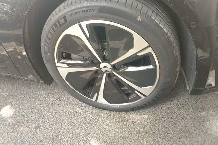 Used Nio ET5T 2025 75 kWh Touring Right Front Wheel Hub