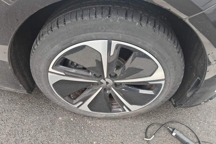 Used Nio ET5T 2025 75 kWh Touring Right Front Wheel Hub