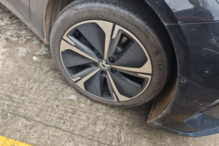 Used Nio ET5T 2025 75 kWh Touring Right Front Wheel Hub