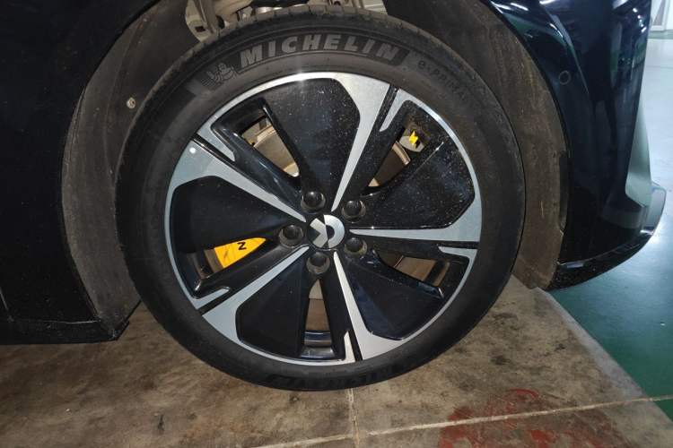 Used Nio ET5T 2025 75 kWh Touring Right Front Wheel Hub