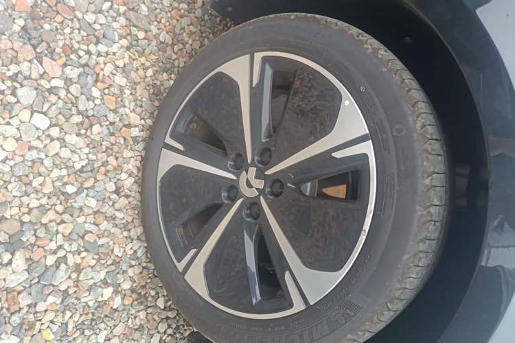 Used Nio ET5T 2025 75 kWh Touring Right Front Wheel Hub
