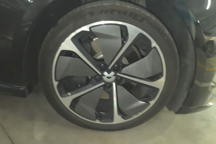 Used Nio ET5T 2025 75 kWh Touring Right Front Wheel Hub