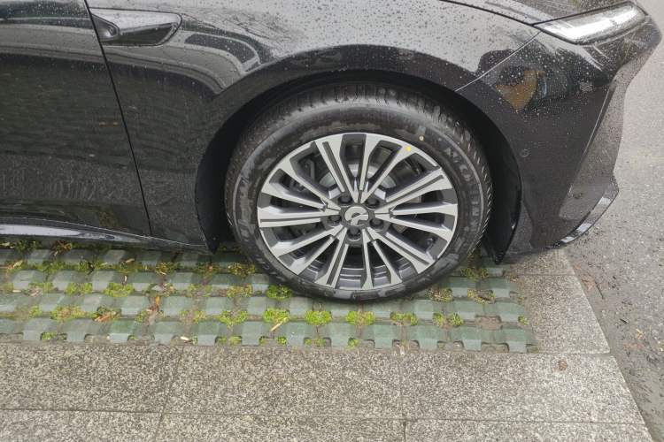 Used Nio ET5T 2025 100kWh Touring Right Front Wheel Hub