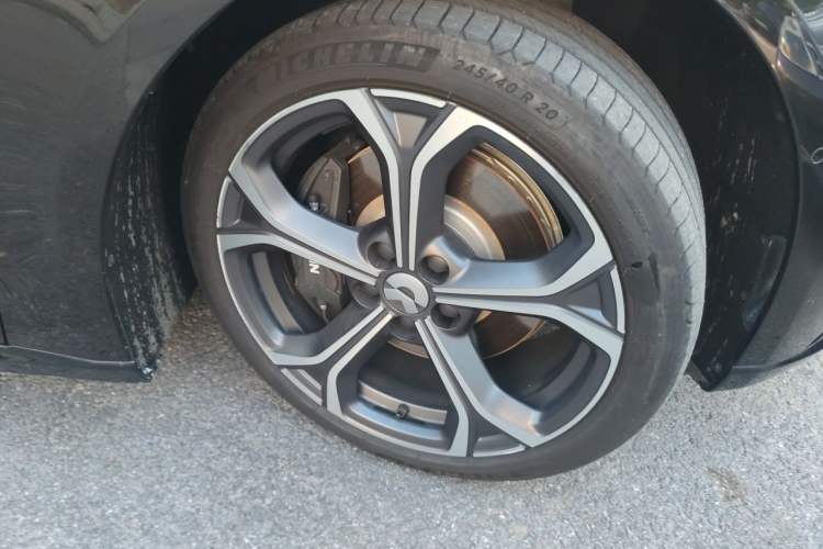 Used Nio ET5T 2025 75 kWh Touring Right Front Wheel Hub