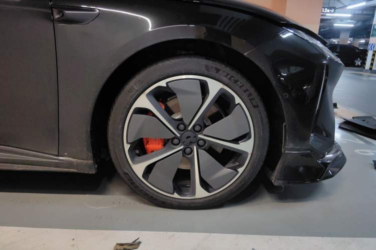Used Nio ET5T 2025 75 kWh Touring Right Front Wheel Hub