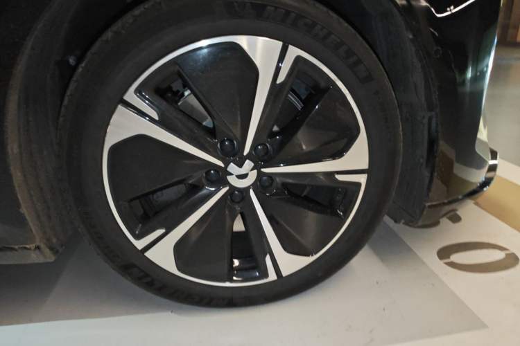 Used Nio ET5T 2025 75 kWh Touring Right Front Wheel Hub