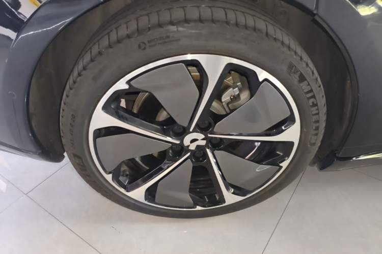 Used Nio ET5T 2025 75 kWh Touring Right Rear Wheel Hub