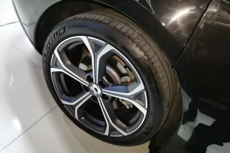 Used Nio ET5T 2025 75 kWh Touring Right Rear Wheel Hub