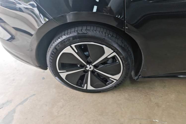 Used Nio ET5T 2025 Model Champion Commemorative Edition, 75kWh Touring Right Rear Wheel Hub