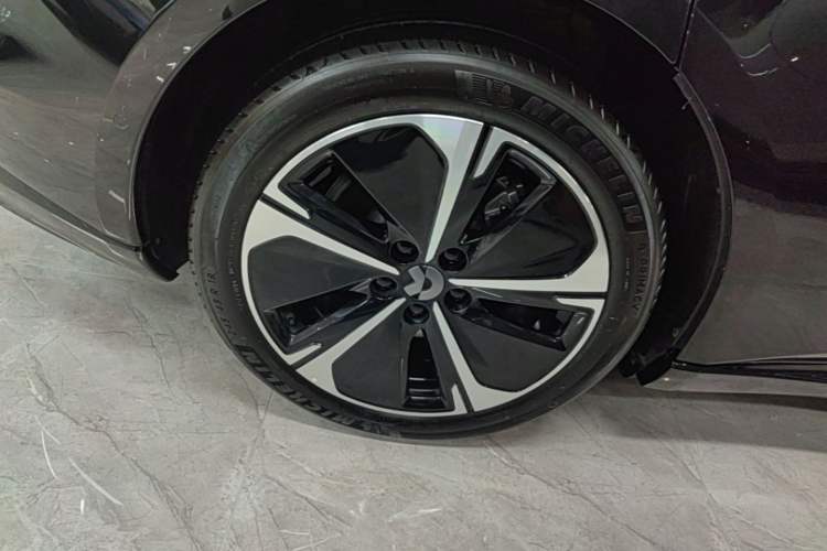 Used Nio ET5T 2025 75 kWh Touring Right Rear Wheel Hub