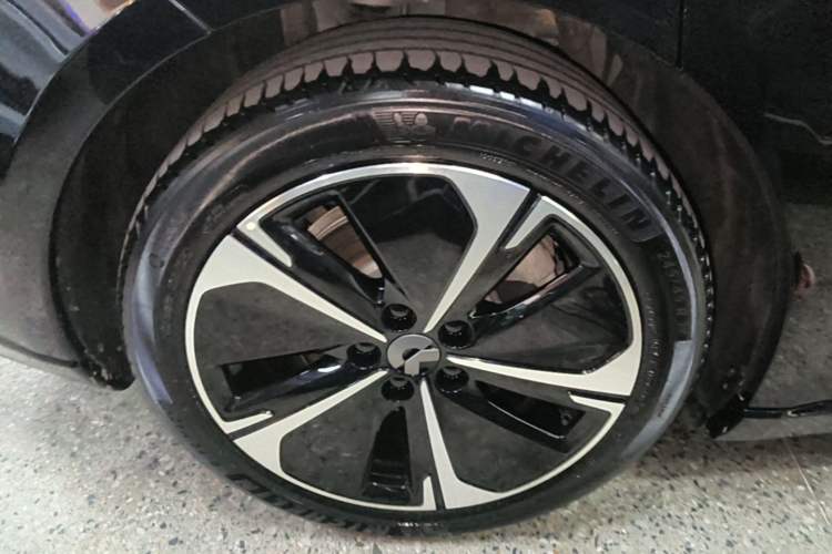 Used Nio ET5T 2025 75 kWh Touring Right Rear Wheel Hub