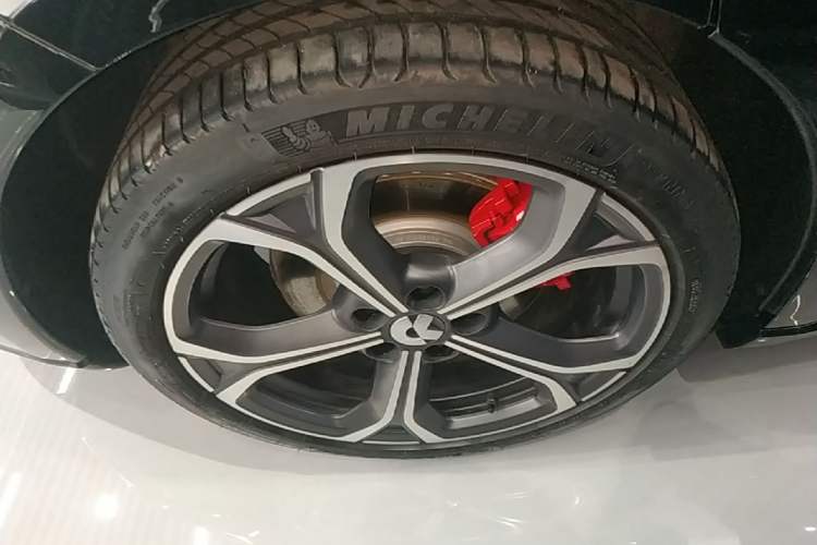 Used Nio ET5T 2025 75 kWh Touring Right Rear Wheel Hub