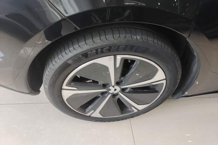 Used Nio ET5T 2025 75 kWh Touring Right Rear Wheel Hub