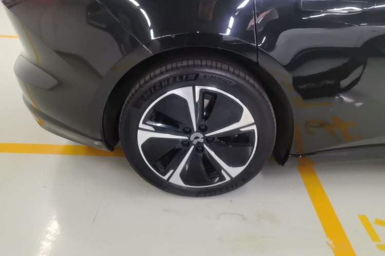 Used Nio ET5T 2025 75 kWh Touring Right Rear Wheel Hub