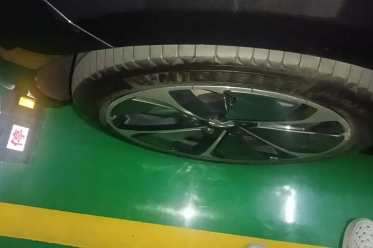 Used Nio ET5T 2025 75 kWh Touring Right Rear Wheel Hub