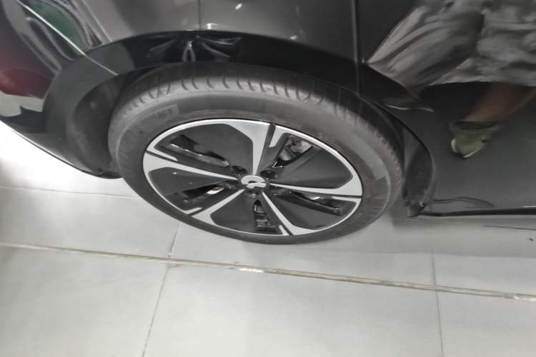 Used Nio ET5T 2025 75 kWh Touring Right Rear Wheel Hub