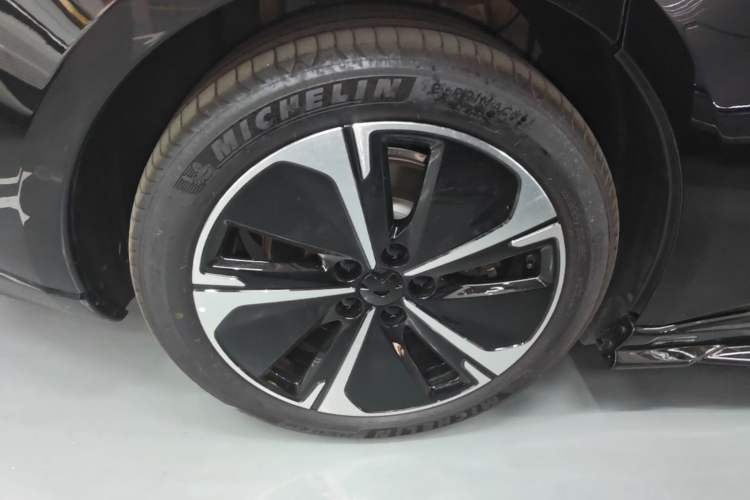 Used Nio ET5T 2025 75 kWh Touring Right Rear Wheel Hub