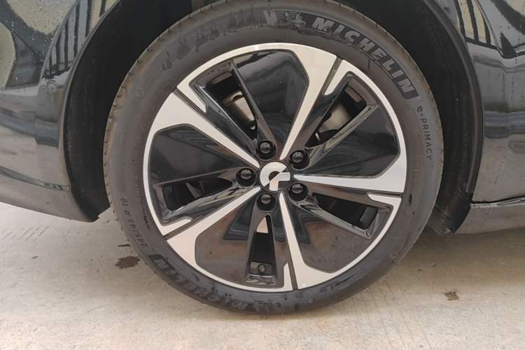 Used Nio ET5T 2025 75 kWh Touring Right Rear Wheel Hub