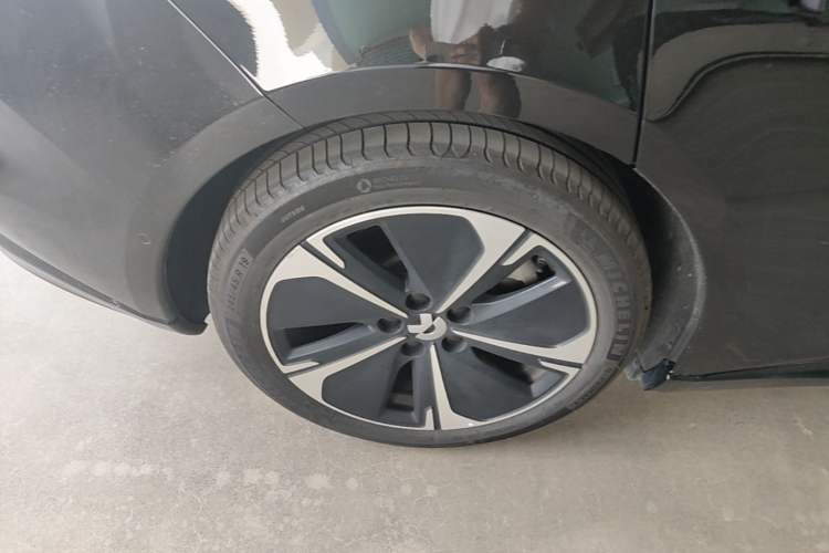 Used Nio ET5T 2025 75 kWh Touring Right Rear Wheel Hub